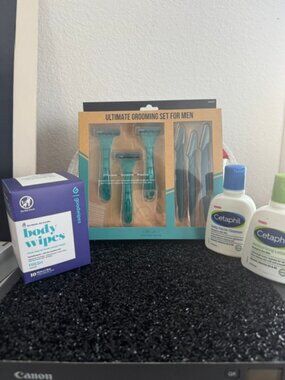 Men's / Fasthers Day Grooming Bundle, Cleanser, Lotion, Body Wipes, & Razors